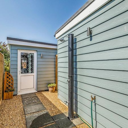 Pass The Keys Charming Chalet A Stones Throw From The Beach Chichester Bagian luar foto