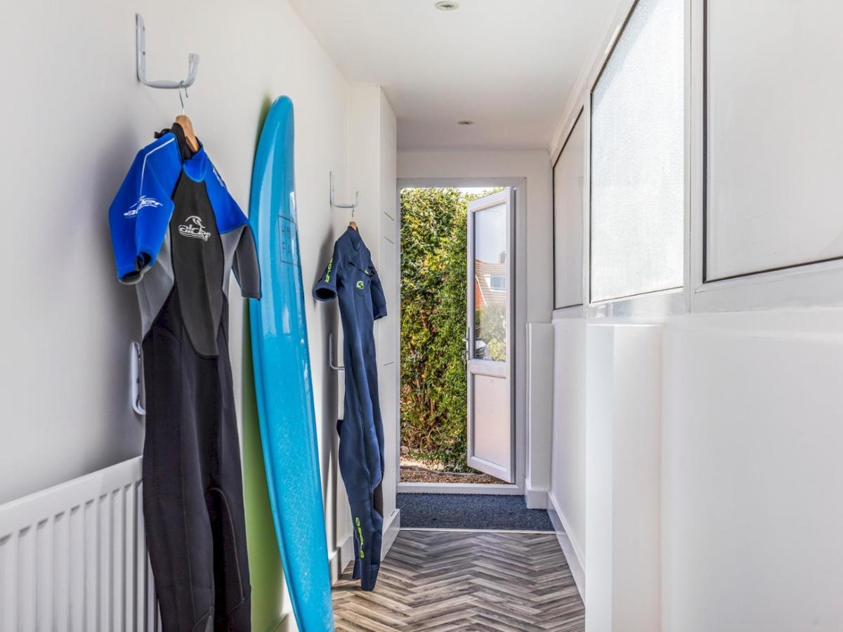 Pass The Keys Charming Chalet A Stones Throw From The Beach Chichester Bagian luar foto
