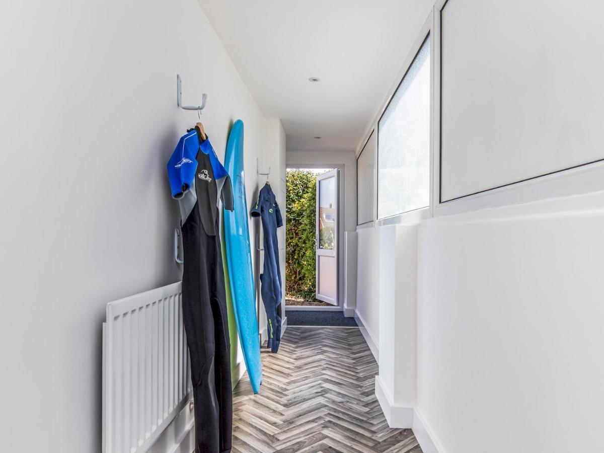 Pass The Keys Charming Chalet A Stones Throw From The Beach Chichester Bagian luar foto