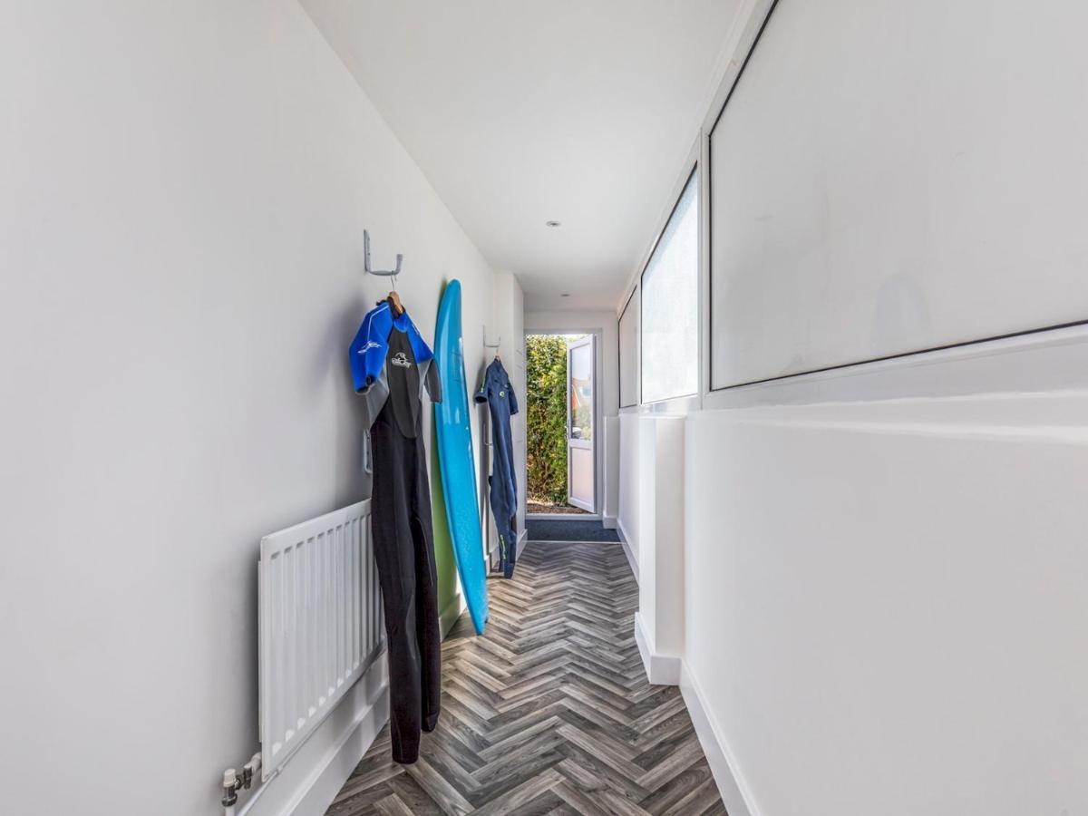 Pass The Keys Charming Chalet A Stones Throw From The Beach Chichester Bagian luar foto